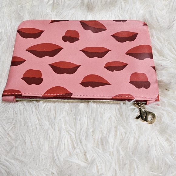 IPSY Glam Bag February 2021 Sealed With A Kiss Holiday - Picture 2 of 3